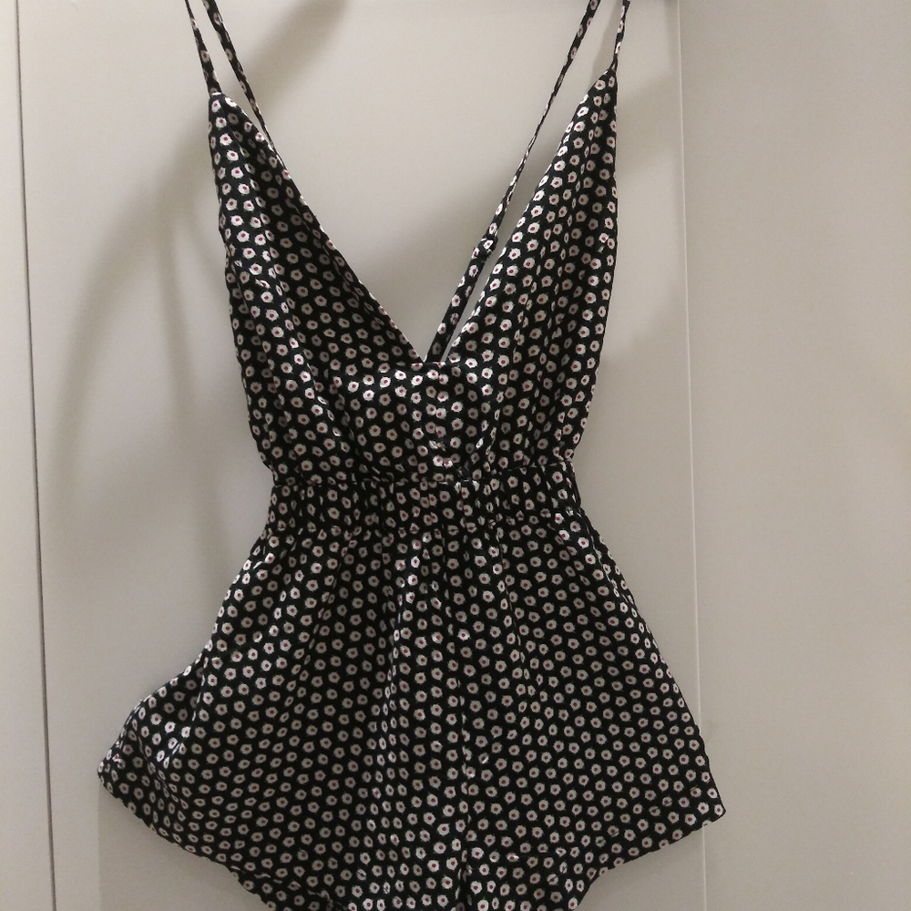 Millau Floral Romper.  Size XS. Color black/Red.